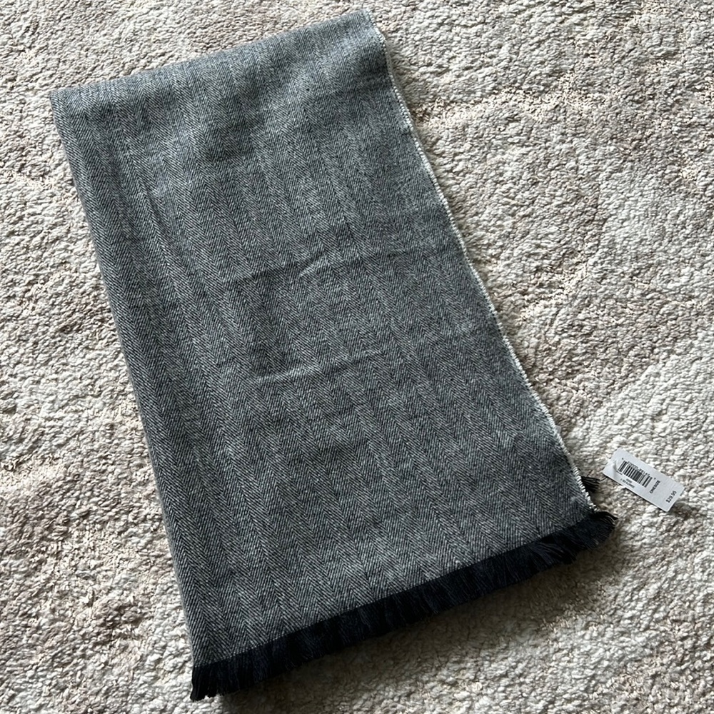 Brand new GAP scarf - grey (very soft!)